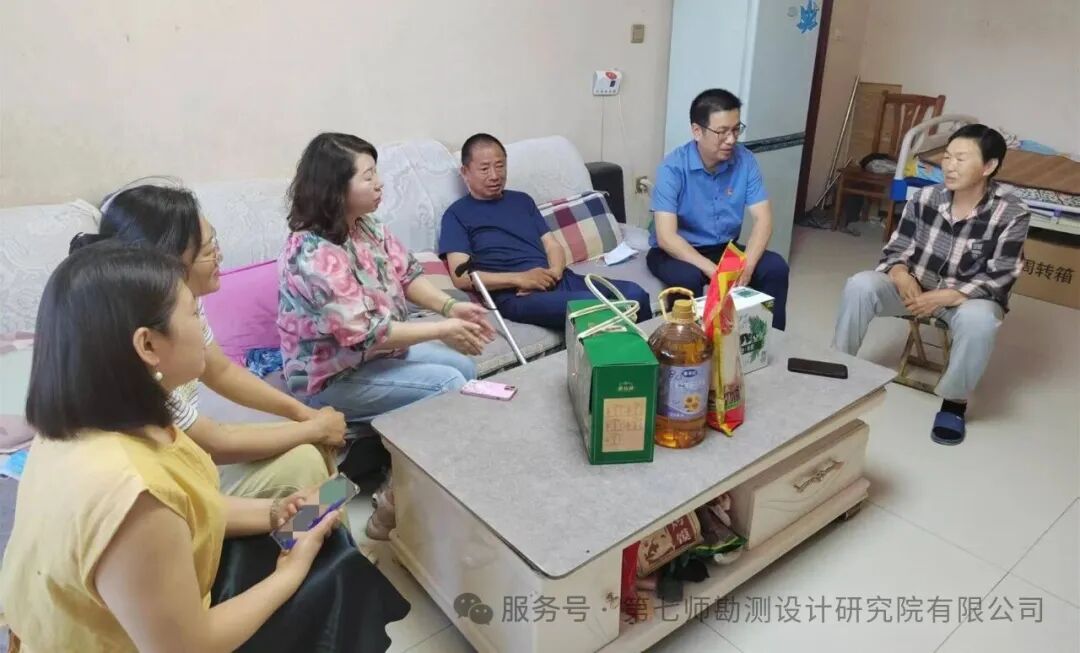 共建聚合力·端午暖人心—七师设计院党支部开展社企共建关怀困难居民活动